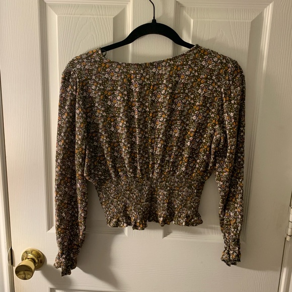 Cropped long sleeve floral blouse - Picture 2 of 3